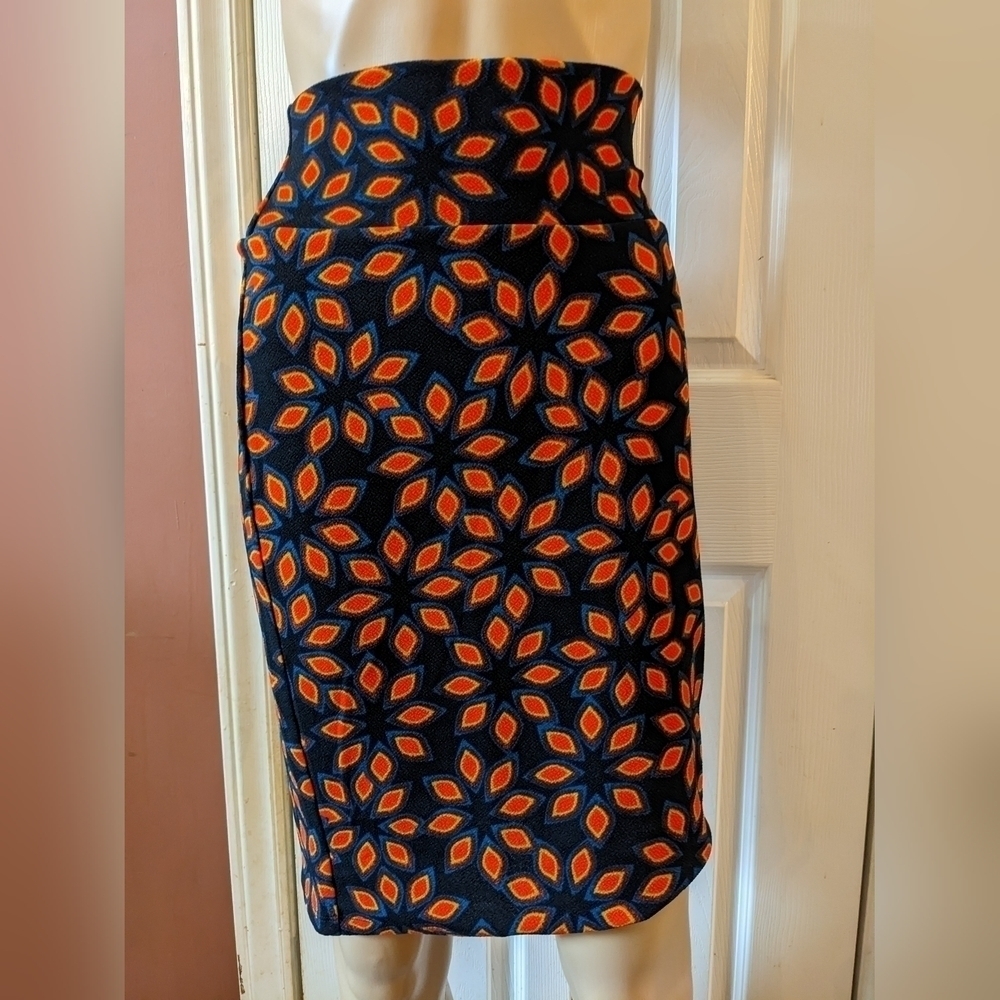 New with tags LuLaRoe size medium skirt, T1W